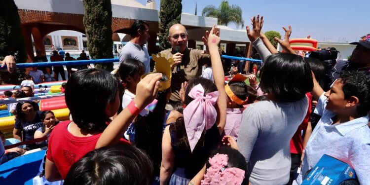 ALCALDE CELEBRA A NIÑAS Y NIÑOS DE LA CAPITAL POTOSINA