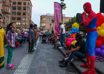 CELEBRA A LA NIÑEZ POTOSINA EN LA CAPITAL