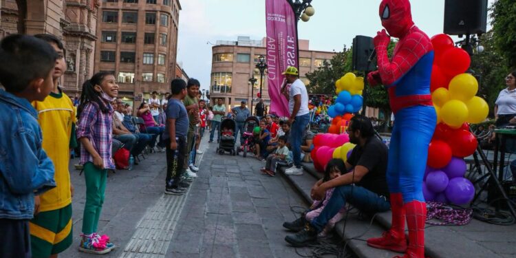 CELEBRA A LA NIÑEZ POTOSINA EN LA CAPITAL