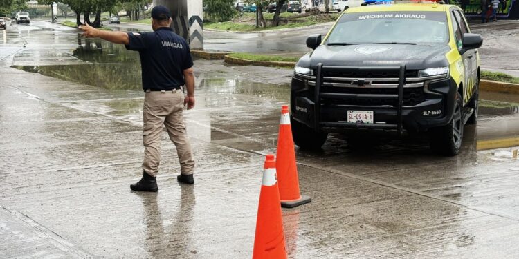 POR FUERTE LLUVIA MANTIENE SSPC CAPITALINA ATENCIONES CONSTANTES SOBRE VIALIDADES