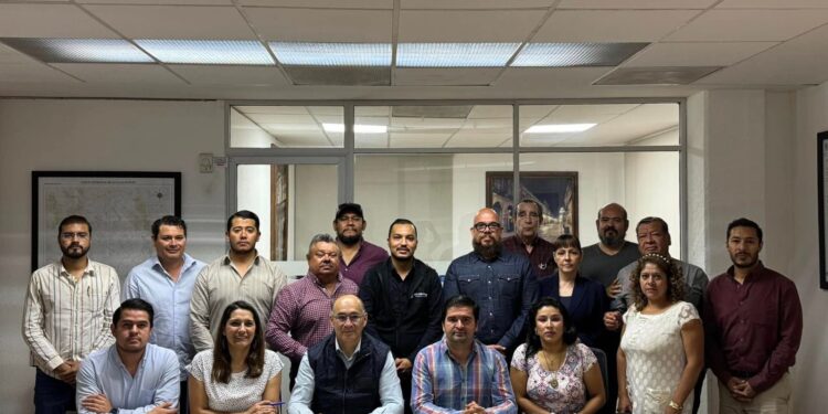 ALCALDE INSTRUYE A SU EQUIPO A FORTALECER LAS ACCIONES DE SERVICIOS MUNICIPALES Y COMERCIO