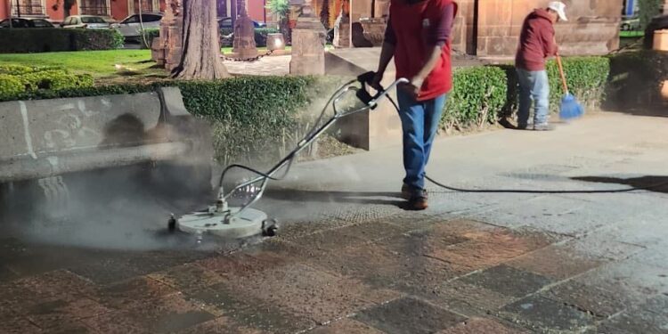 REFUERZAN EL MANTENIMIENTO NOCTURNO DE ESPACIOS PÚBLICOS