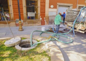 INTERAPAS REALIZA LIMPIEZA DE DRENAJE EN EL CALLEJÓN DE SAN FRANCISCO
