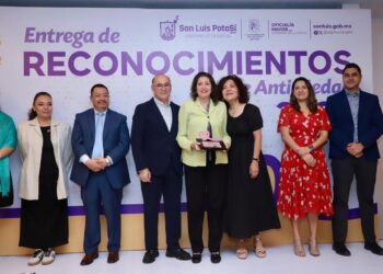 MUNICIPIO DE LA CAPITAL ENTREGA RECONOCIMIENTOS A SUS TRABAJADORES