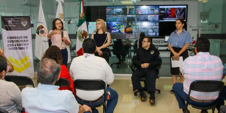 TRABAJO CONJUNTO ENTRE MUNICIPIO Y VECINOS FORTALECE SEGURIDAD, MOVILIDAD Y LIMPIEZA EN EL CENTRO HISTÓRICO