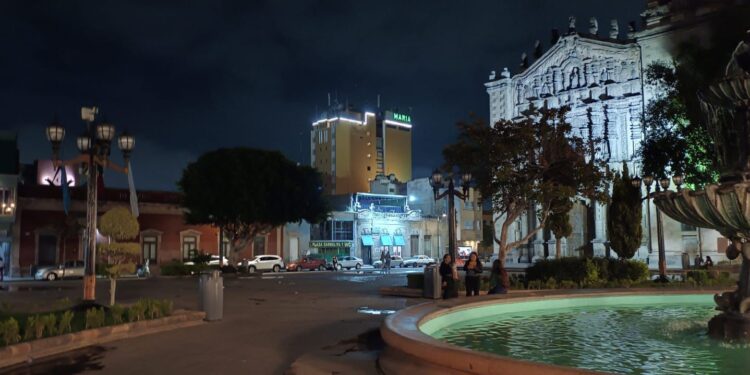 MUNICIPIO RESTABLECE ALUMBRADO EN LA PLAZA DEL CARMEN