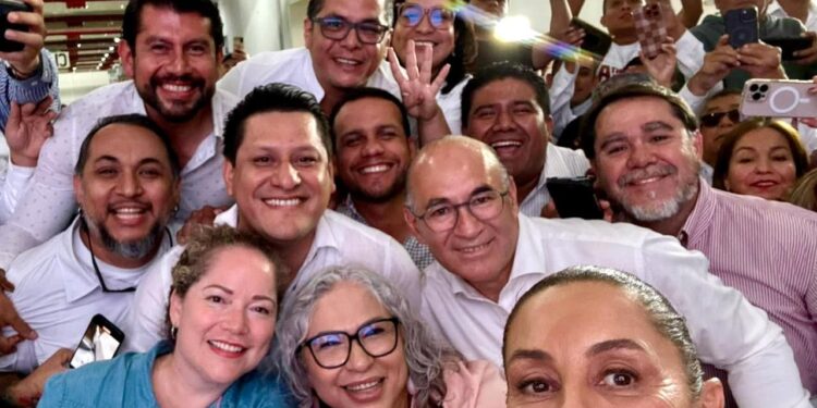 ALCALDE CAPITALINO FELICITA A LA PRESIDENTA POR SU PRIMER INFORME DE GOBIERNO