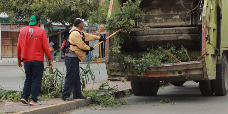 MUNICIPIO DE LA CAPITAL SUPERVISA MEJORA URBANA EN LAS COLONIAS AGUAMARINA Y MARTÍNEZ DE LA VEGA