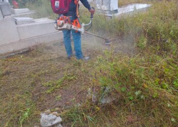 LIMPIAN Y RETIRA MALEZA DEL PANTEÓN EL SAUCITO