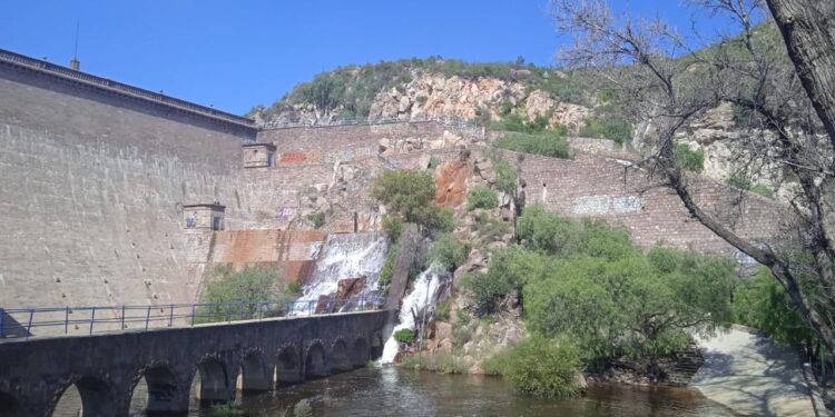 POLICIA MUNICIPAL VIGILA LA PRESA SAN JOSÉ ANTE DESFOGUE CONTROLADO