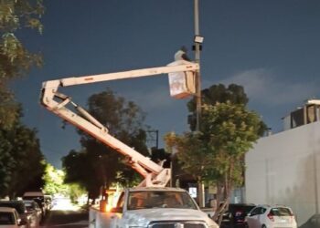 REFUERZA MUNICIPIO ILUMINACIÓN EN NIÑO ARTILLERO