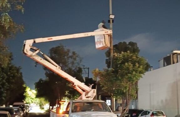 REFUERZA MUNICIPIO ILUMINACIÓN EN NIÑO ARTILLERO