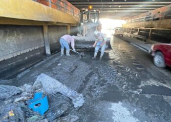 DAN MANTENIMIENTO AL CÁRCAMO DEL PUENTE MANUEL J. OTHÓN