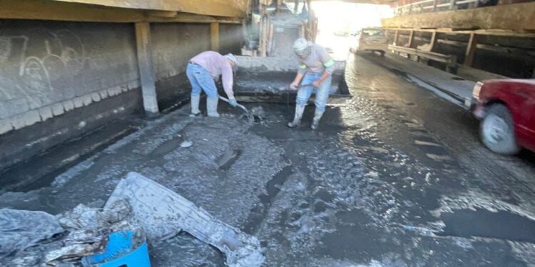 DAN MANTENIMIENTO AL CÁRCAMO DEL PUENTE MANUEL J. OTHÓN