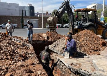 INTRODUCEN NUEVO DRENAJE EN UN TRAMO DE MANUEL J. CLOUTHIER