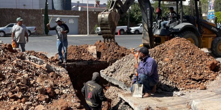 INTRODUCEN NUEVO DRENAJE EN UN TRAMO DE MANUEL J. CLOUTHIER