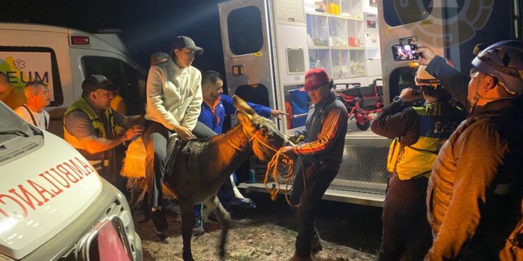 PROTECCIÓN CIVIL MUNICIPAL PARTICIPA EN OPERATIVO DE RESCATE EN EL CERRO DEL ACORDEÓN