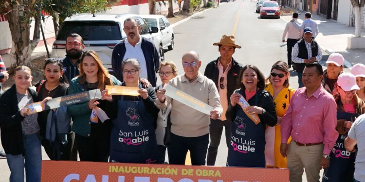 ENTREGAN LA CALLE ROBLES EN LA COLONIA TECNOLÓGICO TOTALMENTE RENOVADA