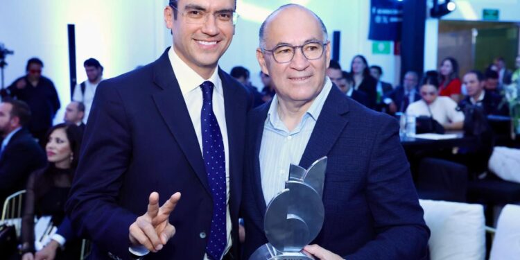 RECONOCEN AL ALCALDE ENRIQUE GALINDO CON GALARDÓN POR SU IMPULSO AL DEPORTE