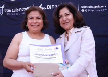 ORGANIZA DIF CAPITALINO CLASE DE YOGA EN PLAZA DE ARANZAZÚ.