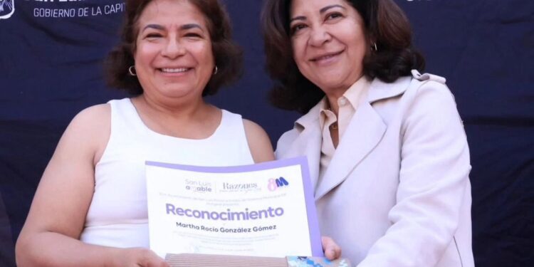 ORGANIZA DIF CAPITALINO CLASE DE YOGA EN PLAZA DE ARANZAZÚ.