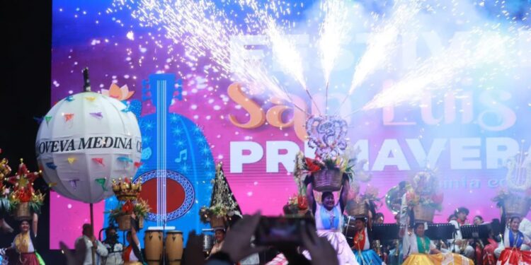 LA GUELAGUETZA LLENA DE COLOR Y TRADICIÓN EL FESTIVAL EN PRIMAVERA