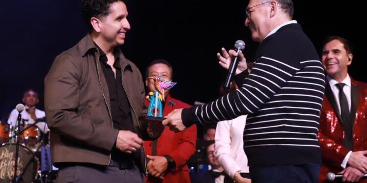 TRIBUTO A JUAN GABRIEL EN EL FESTIVAL SAN LUIS EN PRIMAVERA