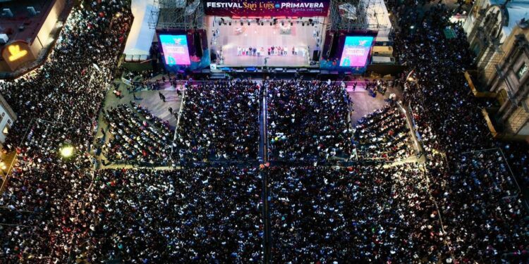 ESPECTACULAR CIERRE DEL FESTIVAL DE PRIMAVERA CON MON LAFERTE