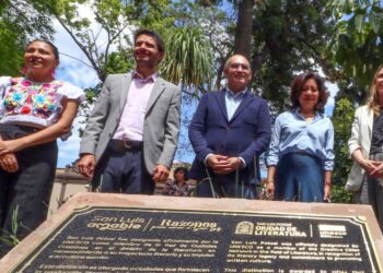 DEVELAN PLACA QUE RECONOCE A LA CAPITAL POTOSINA COMO CIUDAD CREATIVA DE LA LITERATURA POR LA UNESCO