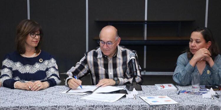 FIRMAN ACUERDO PARA SIMPLIFICAR TRÁMITES MUNICIPALES