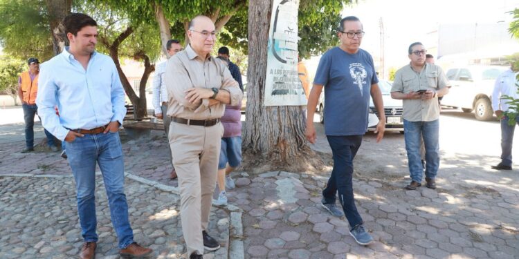 ANUNCIA ALCALDE NUEVO ALUMBRADO PARA COLONIA BUGAMBILIAS