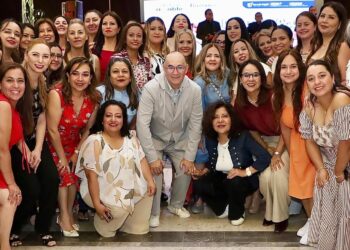 CELEBRA EL ALCALDE A MADRES TRABAJADORAS