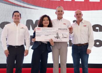 CMIC ENTREGA DONATIVO POR CASI 1 MDP PARA BENEFICIAR A FAMILIAS POTOSINAS