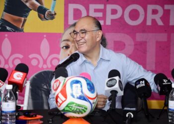 TRANSMITIRAN PARTIDOS DEL MUNDIAL EN LA PLAZA DE FUNDADORES