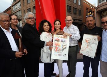 EL ESCULTOR SEBASTIÁN CONVIERTE EL CENTRO HISTÓRICO EN MUSEO AL AIRE LIBRE