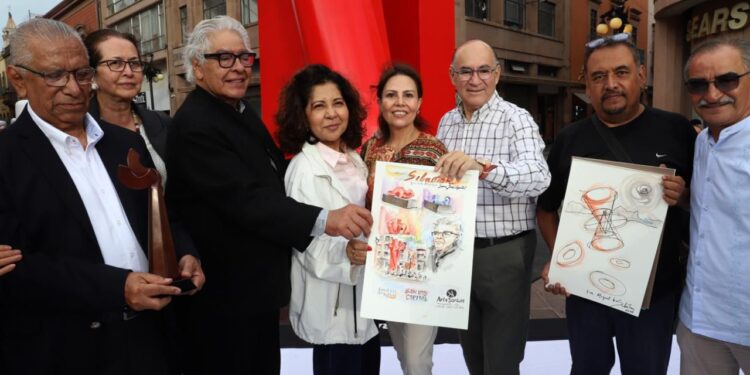 EL ESCULTOR SEBASTIÁN CONVIERTE EL CENTRO HISTÓRICO EN MUSEO AL AIRE LIBRE