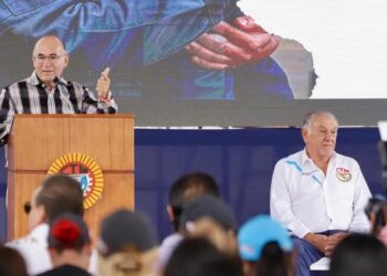 ALCALDE COLOCA PRIMERA PIEDRA DE LA GUARDERIA CTM