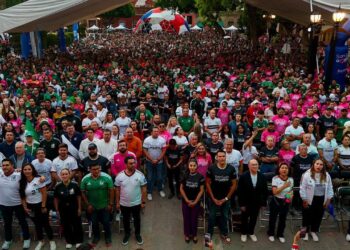 POTOSINOS DISFRUTAN DEL TRIUNFO DE MÉXICO EN LA PLAZA DEL CARMEN