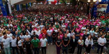 POTOSINOS DISFRUTAN DEL TRIUNFO DE MÉXICO EN LA PLAZA DEL CARMEN