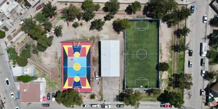 REHABILITAN CANCHA DEL CENTRO COMUNITARIO INFONAVIT MORALES