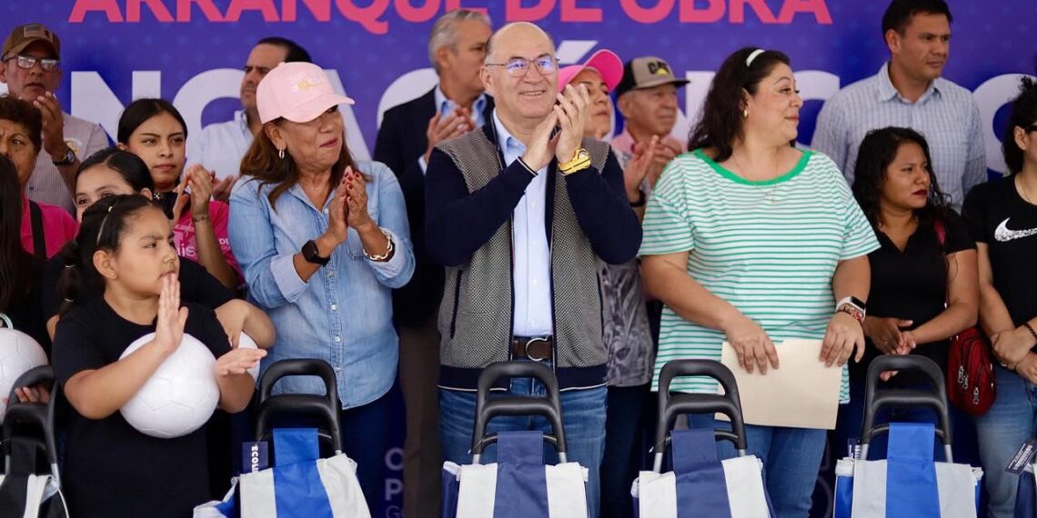ALCALDE DIO EL BANDERAZO A LA PROLONGACIÓN DE LA CALLE GACELA EN LA COLONIA LAS JULIAS