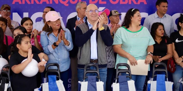 ALCALDE DIO EL BANDERAZO A LA PROLONGACIÓN DE LA CALLE GACELA EN LA COLONIA LAS JULIAS