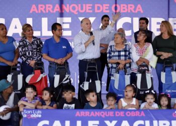 PAVIMENTAN VIALIDADES EN LOS MAGUEYES