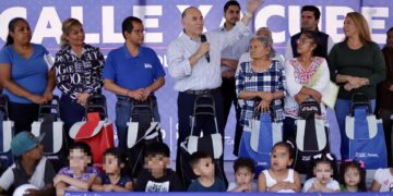 PAVIMENTAN VIALIDADES EN LOS MAGUEYES