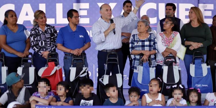 PAVIMENTAN VIALIDADES EN LOS MAGUEYES