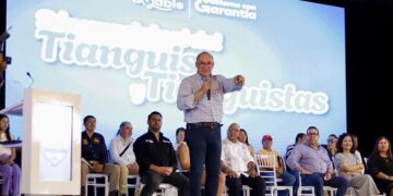 FESTEJA ALCALDE A COMERCIANTES EN EL DIA DEL TIANGUISTA