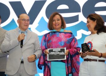 GRAN PARTICIPACION DE LA EX TESORERA DE USA, LA MEXICANA ROSARIO MARÍN EN LA FERIA DE PROVEEDURÍA