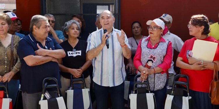 DOMINGO DE PILAS LLEGA AL FRACCIONAMIENTO VILLA RICA