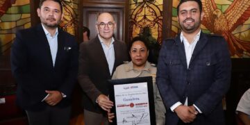 RECONOCEN Y PREMIAN A BOMBERAS Y BOMBEROS POTOSINOS