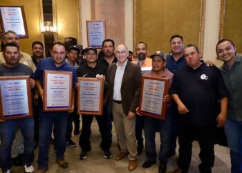 PREMIAN A TRABAJADORES MUNICIPALES DESTACADOS